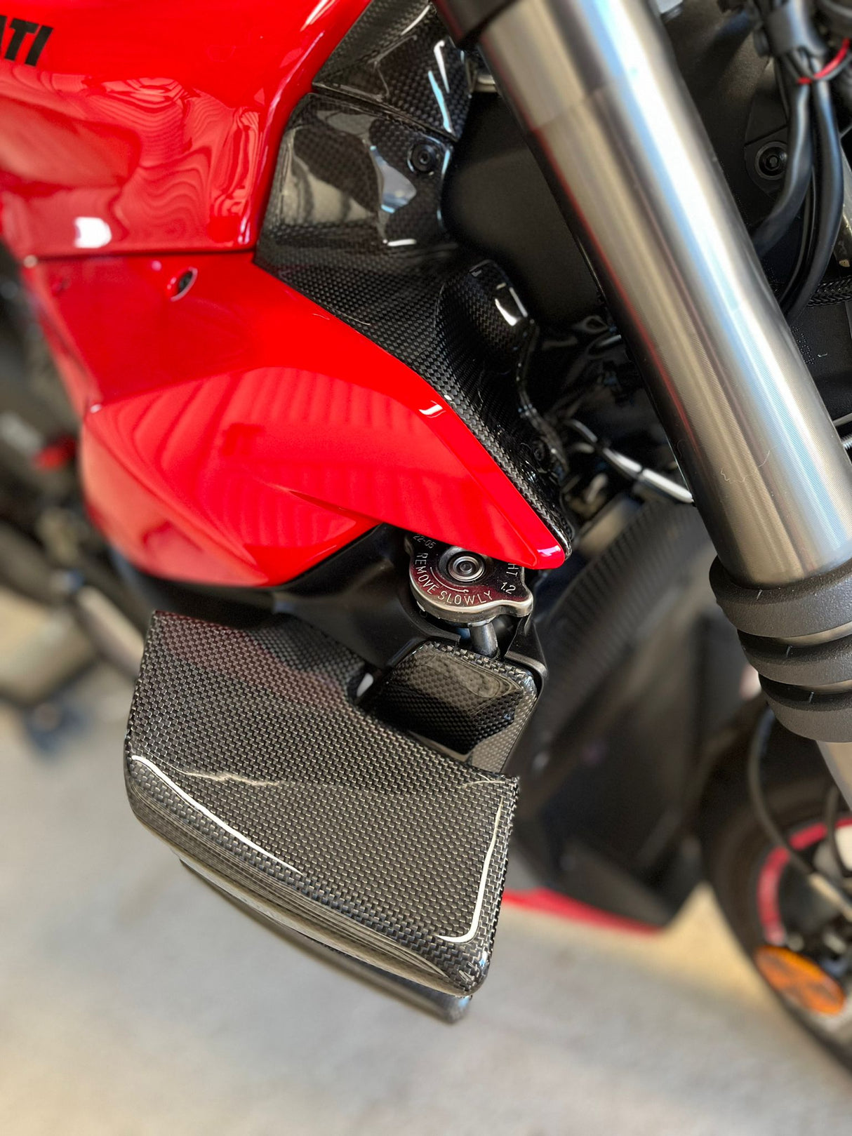 Winglets Carbon Ducati Streetfighter V4 V2 OEM Style unten