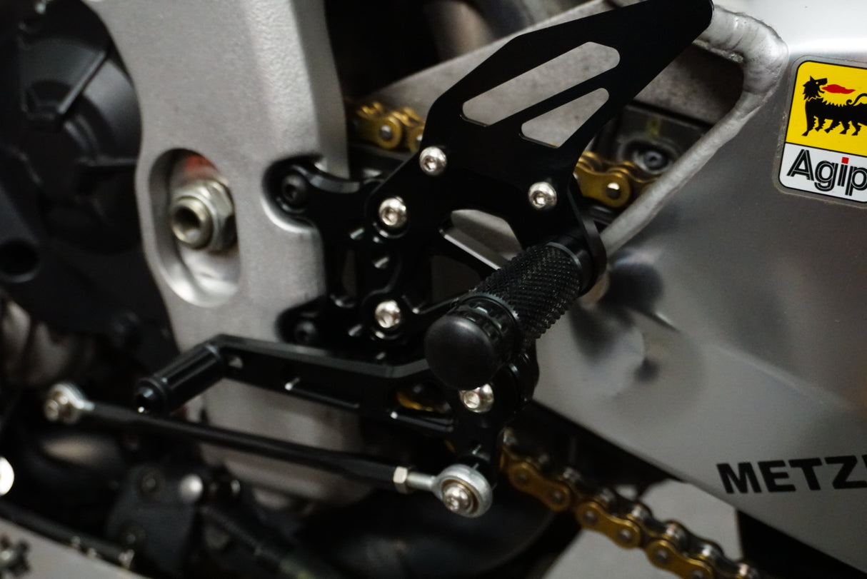 2Wheels Company Fußrastenanlage Aprilia RSV4 2009-2014 1