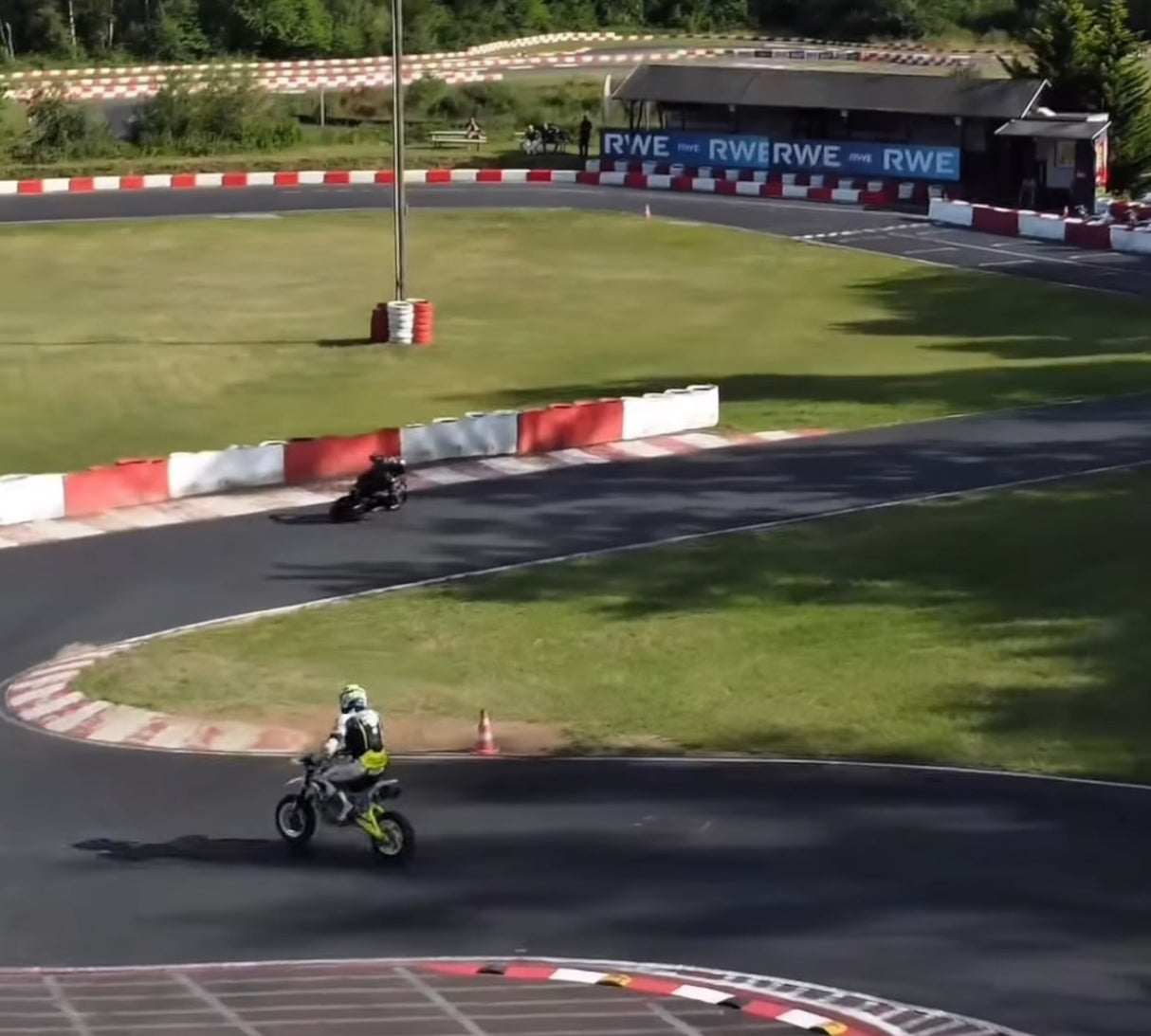 Pitbike Trackday by Raceworld Kerpen Manheim Fahrtraining