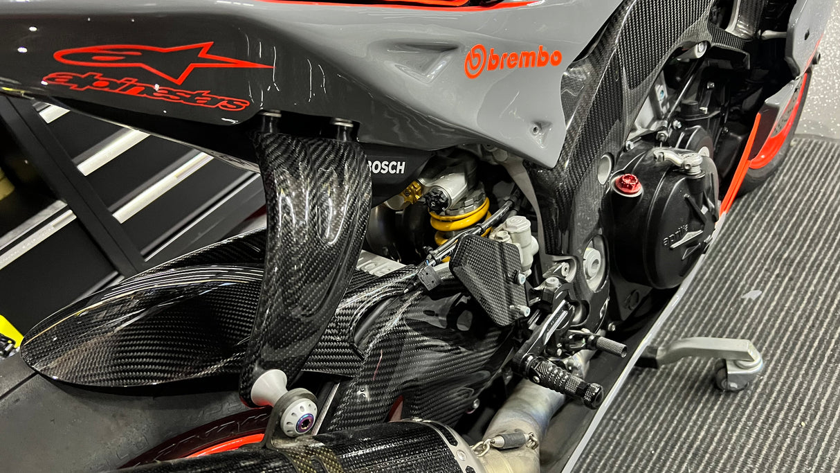 Auspuffhalter Carbon Aprilia RSV4 Tuono 2015-2020 Akrapovic
