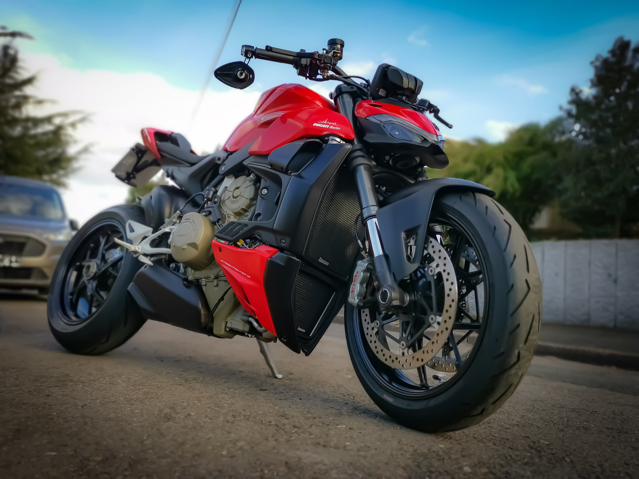 2Wheels Company Motorrad-Kühlerschutz – Robust. Passgenau. Unverzichtbar.